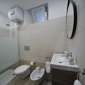 Deluxe Double Room Shower